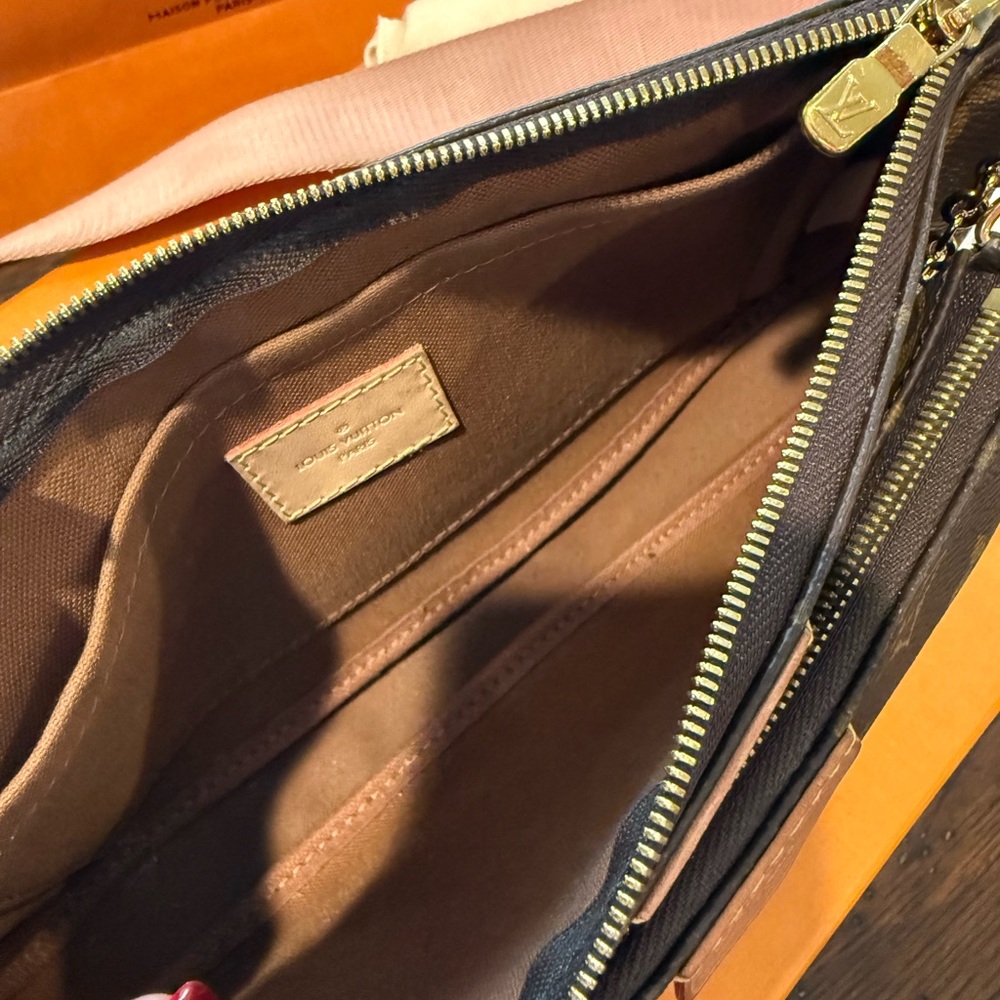 Louis Vuitton Multi Pochette Accessoires Crossbody - Picture 8 of 16